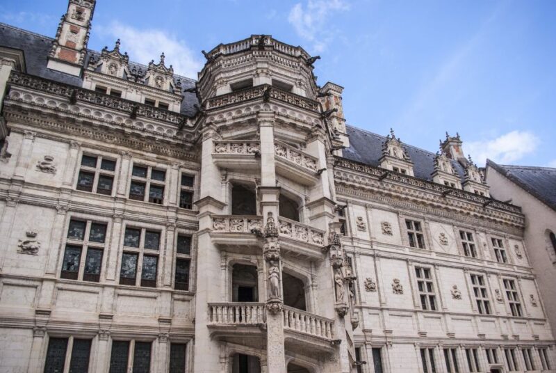 Blois: Private Tour of Blois Castle With Entry Tickets - Tour Inclusions and Meeting Point