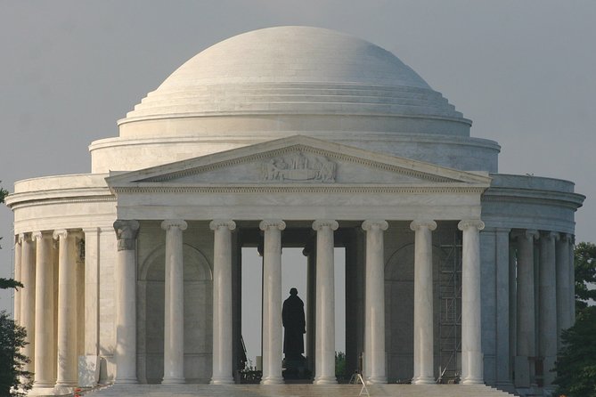 Blossoming Friendship: A Self-Guided Audio Tour of Washington D.C.'s Tidal Basin - Cherry Blossoms and Beyond