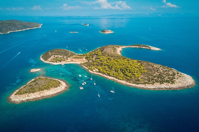 Blue Cave and Hvar Tour - 5 Islands Tour From Split and Trogir - Komiza Village