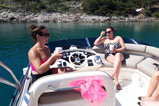 Blue Cave Bliss: Half-Day Yacht Adventure of Adriatic Gems - Embracing the Yachts Luxurious Amenities