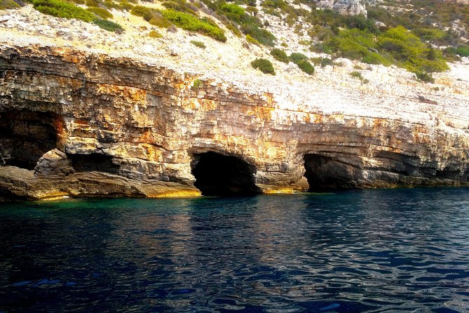 Blue Cave & Hvar : Five Islands Private Speedboat Tour - Accessibility