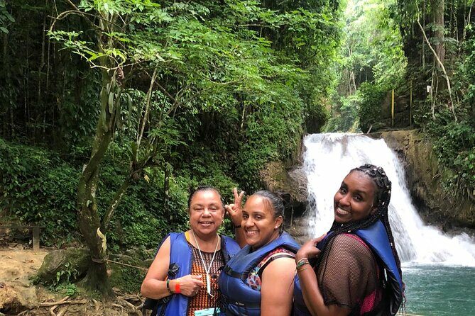 Blue Hole and Souvenir Shopping Ocho Rios (Transportation Only) - Key Points