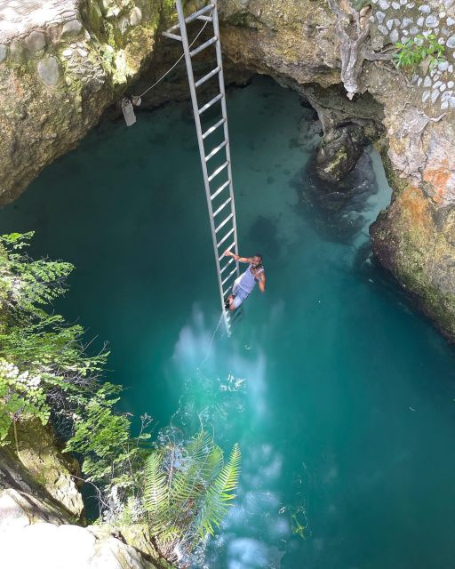 Blue Hole Mineral Spring and Ricks Cafe Private Tour - Dining and Refreshments