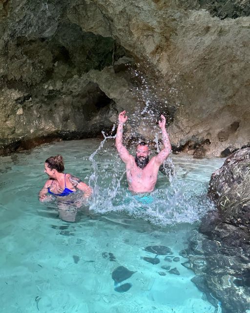 Blue Hole Mineral Spring and Ricks Cafe Private Tour - Pickup and Group Information