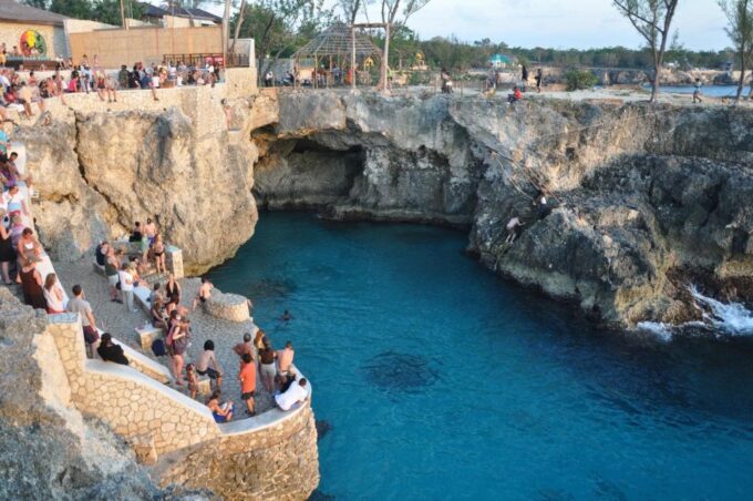 Blue Hole Mineral Spring and Ricks Cafe Private Tour - Highlights of the Tour