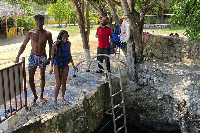 Blue Hole Mineral Spring, Rick's Cafe & 7 Miles Beach Guided Tour - Participant Eligibility