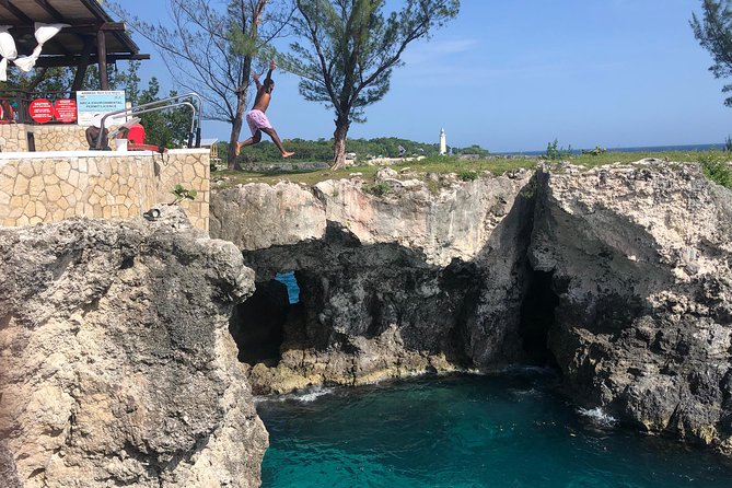 Blue Hole Mineral Springs, Ricks Café, and Shopping Combo Tour - Positive Driver Highlights
