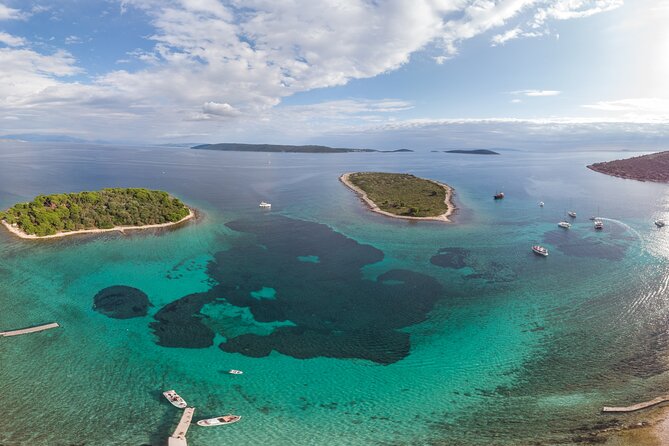Blue Lagoon and Šolta Island Private Speedboat Tour - Included Amenities