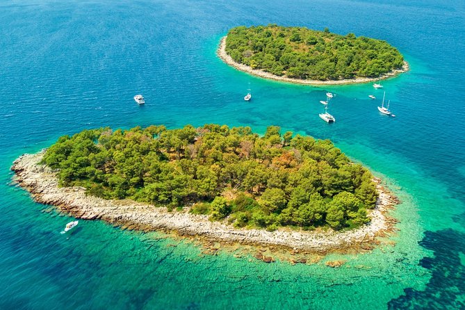 Blue Lagoon & Maslinica Half Day Tour From Trogir - Maslinica