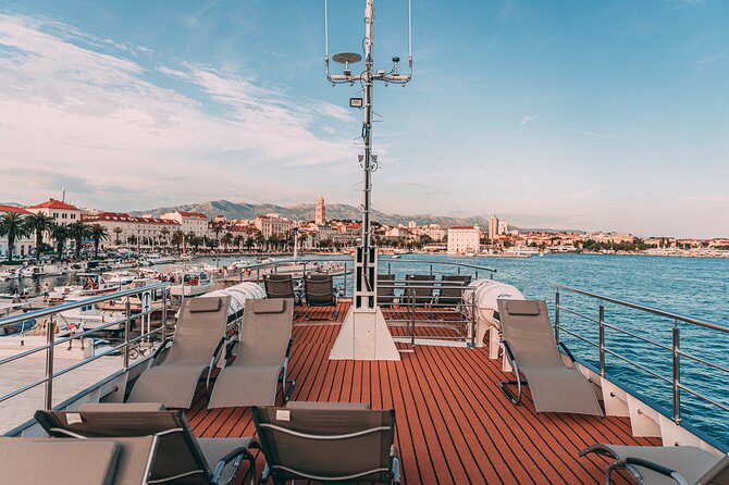 Blue Lagoon, Shipwreck & Maslinica From Split With LUNCH & DRINKS - Customer Reviews and Ratings