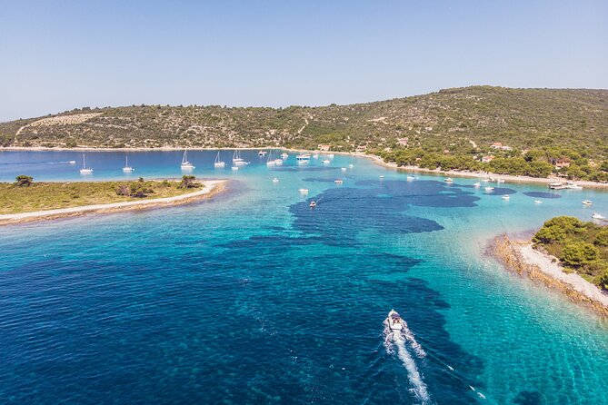 Blue Lagoon, Shipwreck & Šolta Cruise With Lunch & Unlimited Drinks From Split - Inclusions
