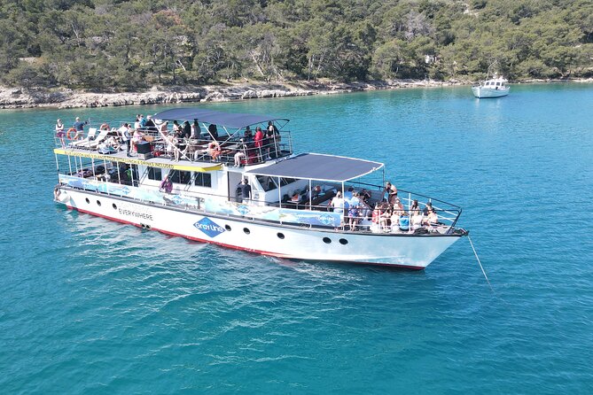 Blue Lagoon, Shipwreck & Šolta Cruise With Lunch & Unlimited Drinks From Split - Cruise Around Three Islands