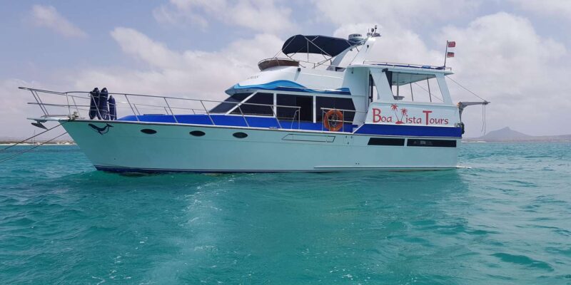 Boa Vista: Motoryacht Trip With Fishing, Snorkeling, Beach BBQ - Itinerary and Activities