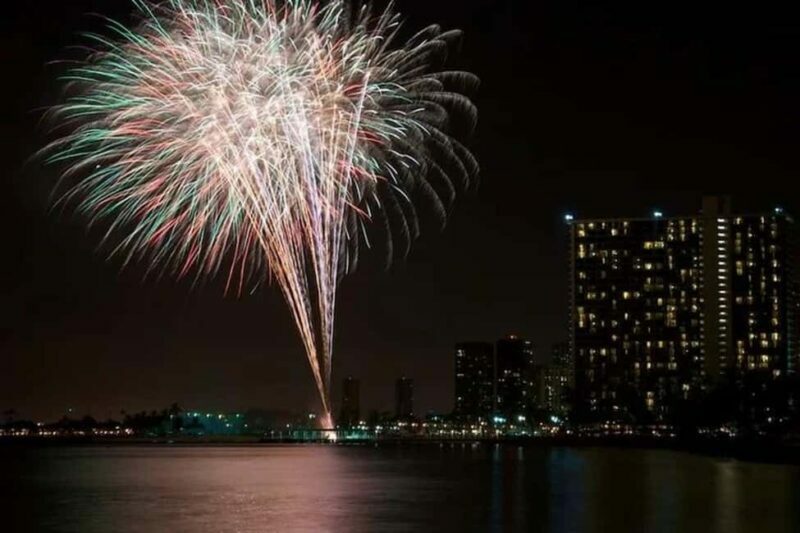 Board from Waikiki Beach: Friday Night Fireworks sail - Key Points