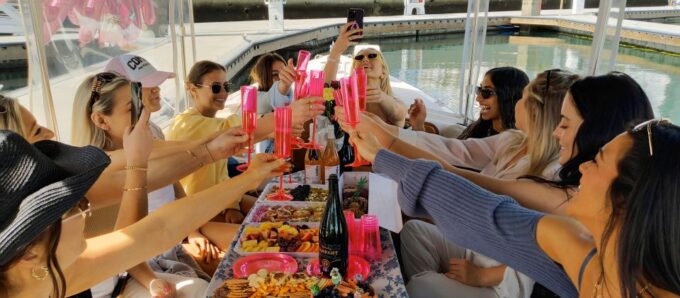Boat Cruise ( Drinks Included) LAS Best Attraction - Parking and Transportation
