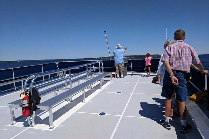 Boat Cruise- Sunset Live Music Cruise - Vessel Amenities and Accessibility