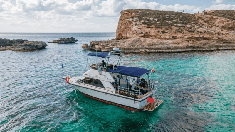 Boat for Scuba Divers: Dive Trip Around Comino Island - Key Points