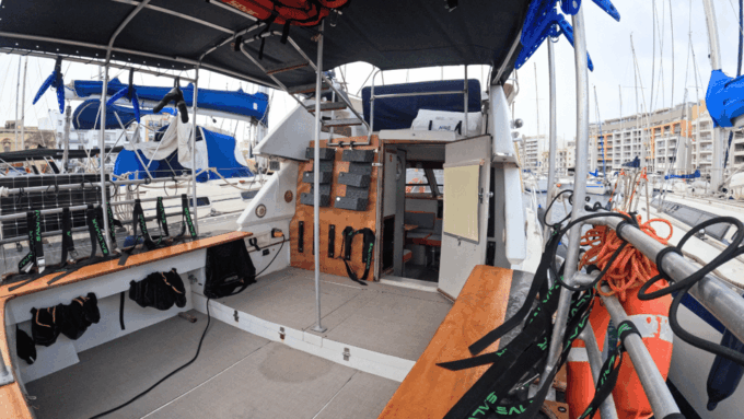 Boat for Scuba Divers: Dive Trip Around Comino Island - Diving Requirements and Guidance