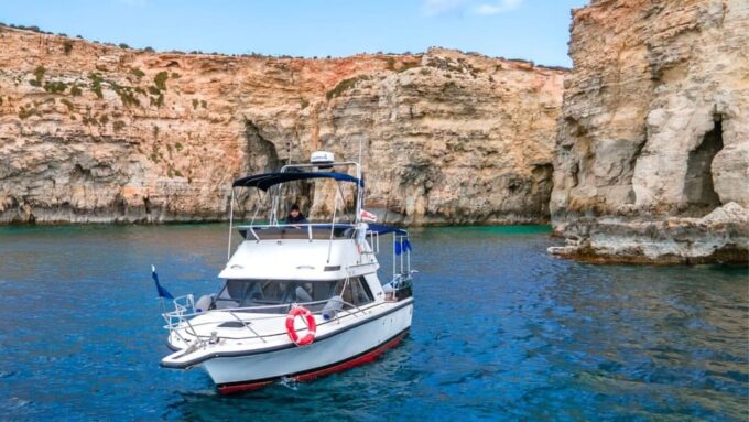 Boat for Scuba Divers: Um El Faroud & Ghar Lapsi - Safety and Guidance