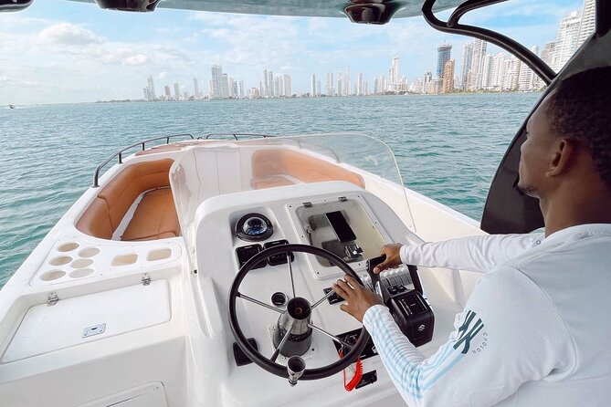 Boat Rental for the Rosario Islands for up to 15 People. - Key Points