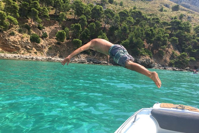 Boat Rental With and Without a License - Meeting Point and Hours