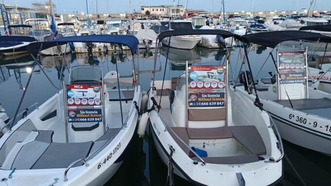 Boat Rental With and Without License - Safety and Insurance
