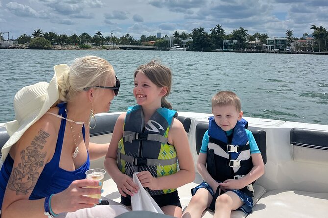 Boat Tour Adventure in Miami: Celeb Homes, Snorkeling Fun & More! - Meeting Point and Accessibility