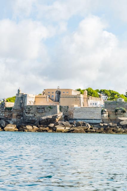 Boat Tour: Charming Cascais Coast to Lisbon Lighthouse - Itinerary