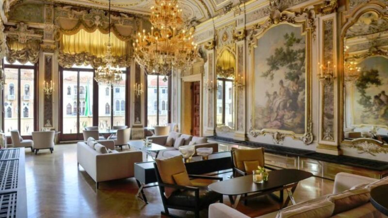 Boat Tour & Gala Dinner in a Venetian Palace - Meeting and Transportation