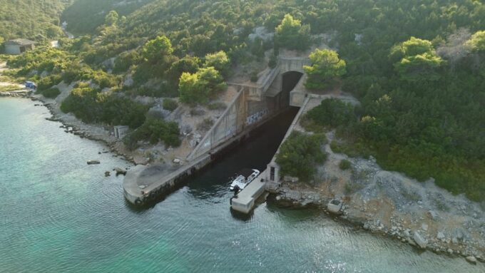 Boat Tour Golubinka Cave - Dragon's Eye - Veli Zal Beach - Sakarun - Starting Point and Speedboat Journey