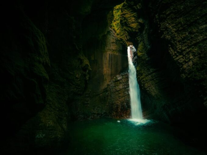 Boat Tour in the Lake, Inside the Cave ... - Boat Tour