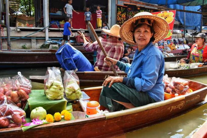 Boat Tour of Damnoen Saduak Floating Market - Capturing the Vibrant Atmosphere