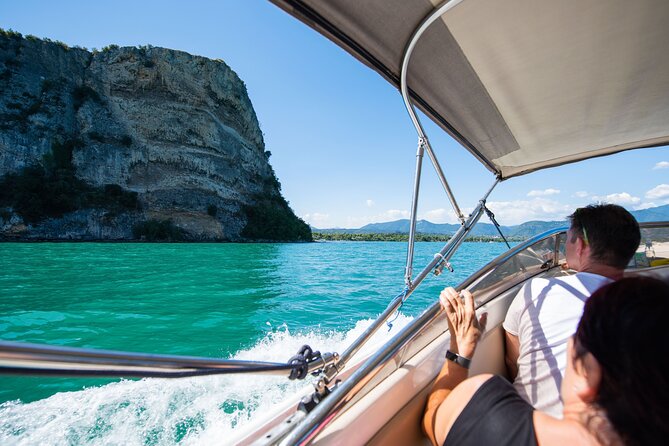 Boat Tour of the Islands of Lake Garda From Sirmione - Onboard Amenities and Comfort