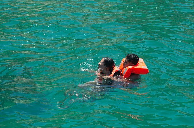 Boat Tour Snorkeling Tour with Guide, Drinks and Fruit - Who Should Consider This Tour?
