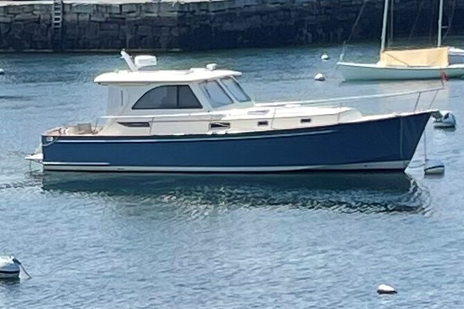 Boat Tours of Cape Ann: Whale or Seal Watching, Lighthouses and Harbor Cruises. - Key Points