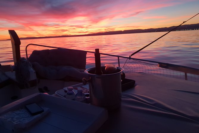 Boat Trip at Sunset + Bottle of Cava + Seafood Tapa - Inclusions and Offerings