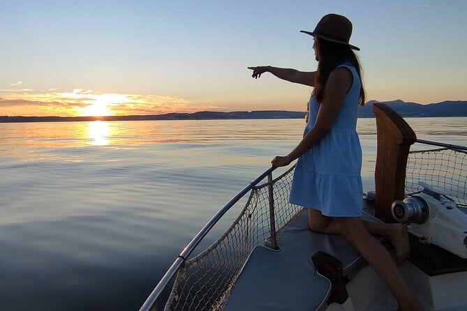 Boat Trip at Sunset + Bottle of Cava + Seafood Tapa - Meeting Point and Pickup Details