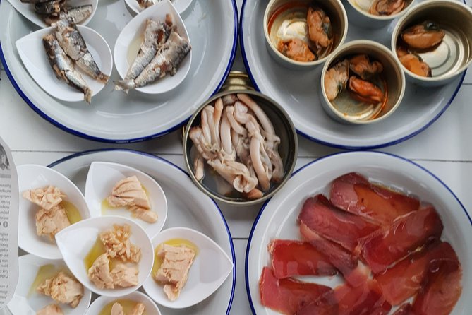Boat Trip at Sunset + Bottle of Cava + Seafood Tapa - Confirmation and Accessibility