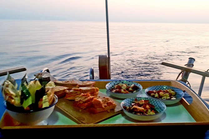 Boat Trip at Sunset + Bottle of Cava + Seafood Tapa - Public Transportation Accessibility
