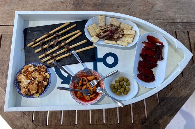Boat Trip at Sunset + Bottle of Cava + Seafood Tapa - Group Size and Capacity
