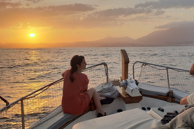 Boat Trip at Sunset + Bottle of Cava + Seafood Tapa - Logistical Details