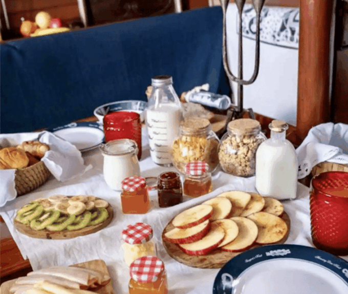 Boat'n Breakfast Private Sailing Tour - Morning Sailing Adventure