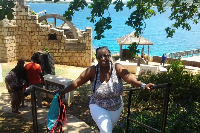 Bob Marley Nine Mile Excursion From Montego Bay - Visiting the Mausoleum