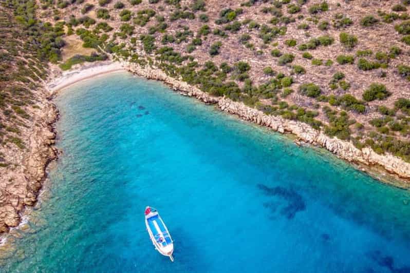 Bodrum Orak Island Boat Cruise With Lunch and Swimming - Onboard Experience