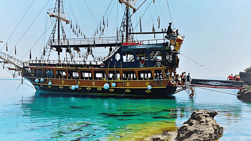Bodrum: Pirate Boat Trip With Lunch - Onboard Lunch and Entertainment