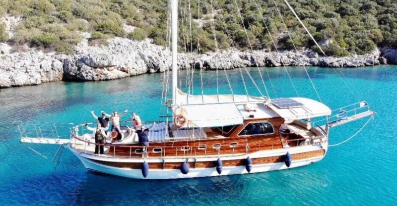 Bodrum: Private Island Boat Tour With Lunch - Key Points