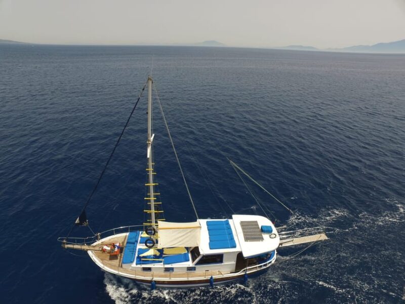 Bodrum: Private Island Boat Tour With Lunch - Meeting Point and Communication