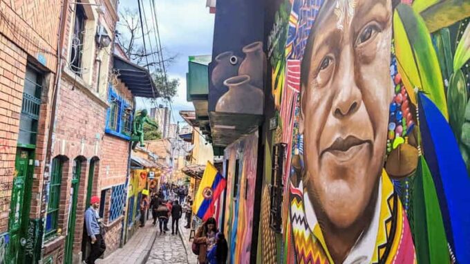 Bogotá: City Centre & Old Town La Candelaria Selfguided Walk - Recap