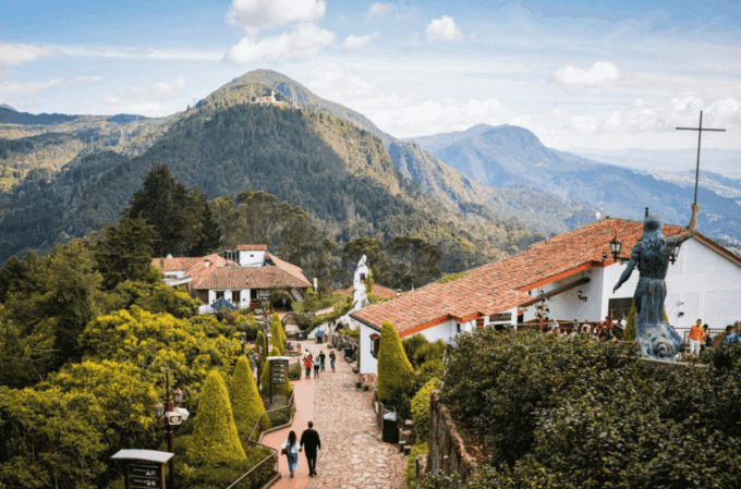 Bogotá: City Tour, Monserrate, Gold Museum & Bolivar Square - Customer Reviews