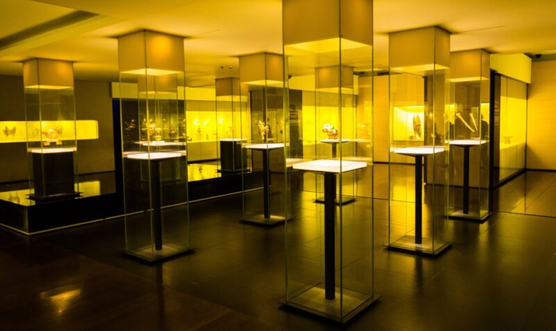 Bogotá: City Tour With Monserrate Hill - Visiting the Gold Museum